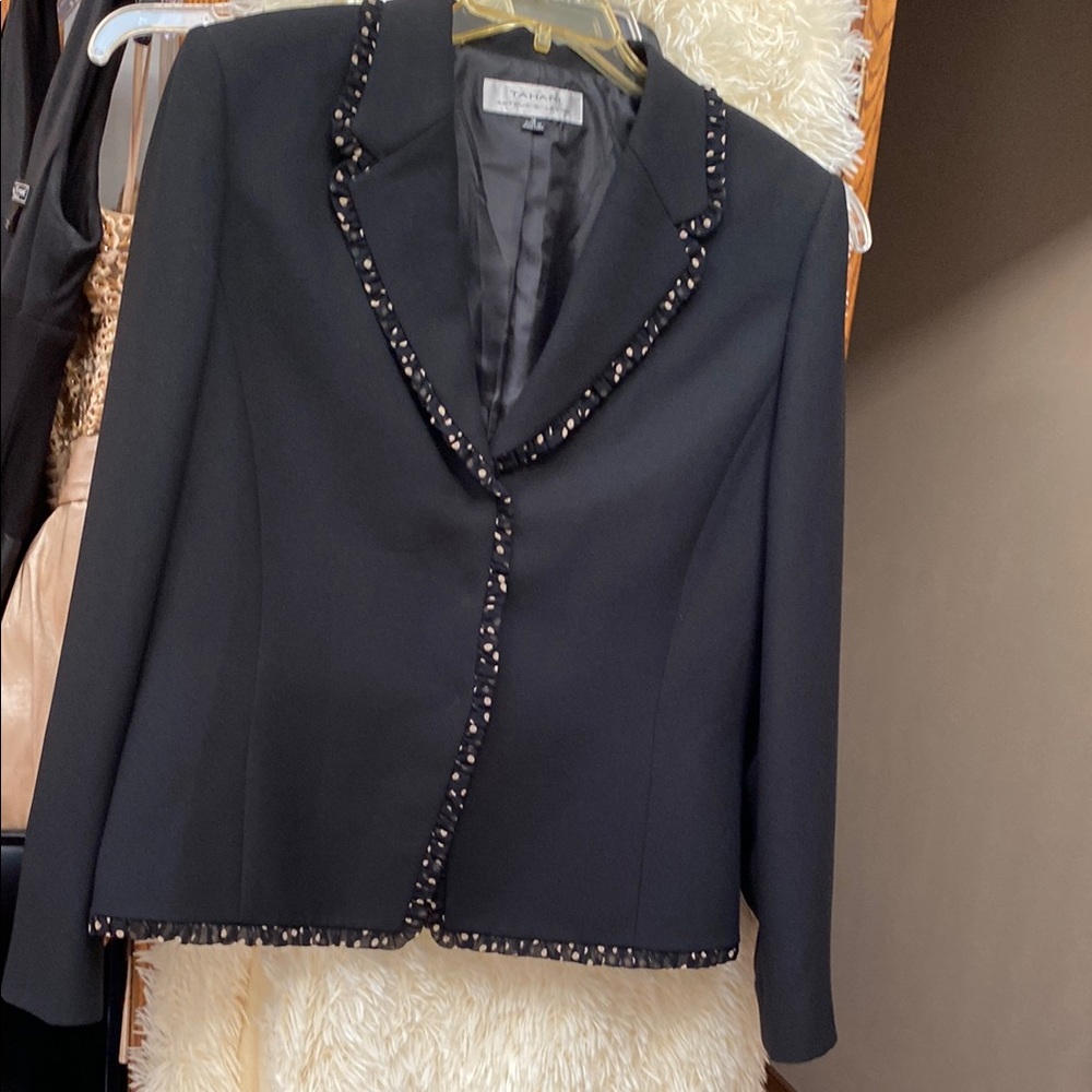 Tahari Arthur S Levine Women’s Fully Lined Blazer. Size 14